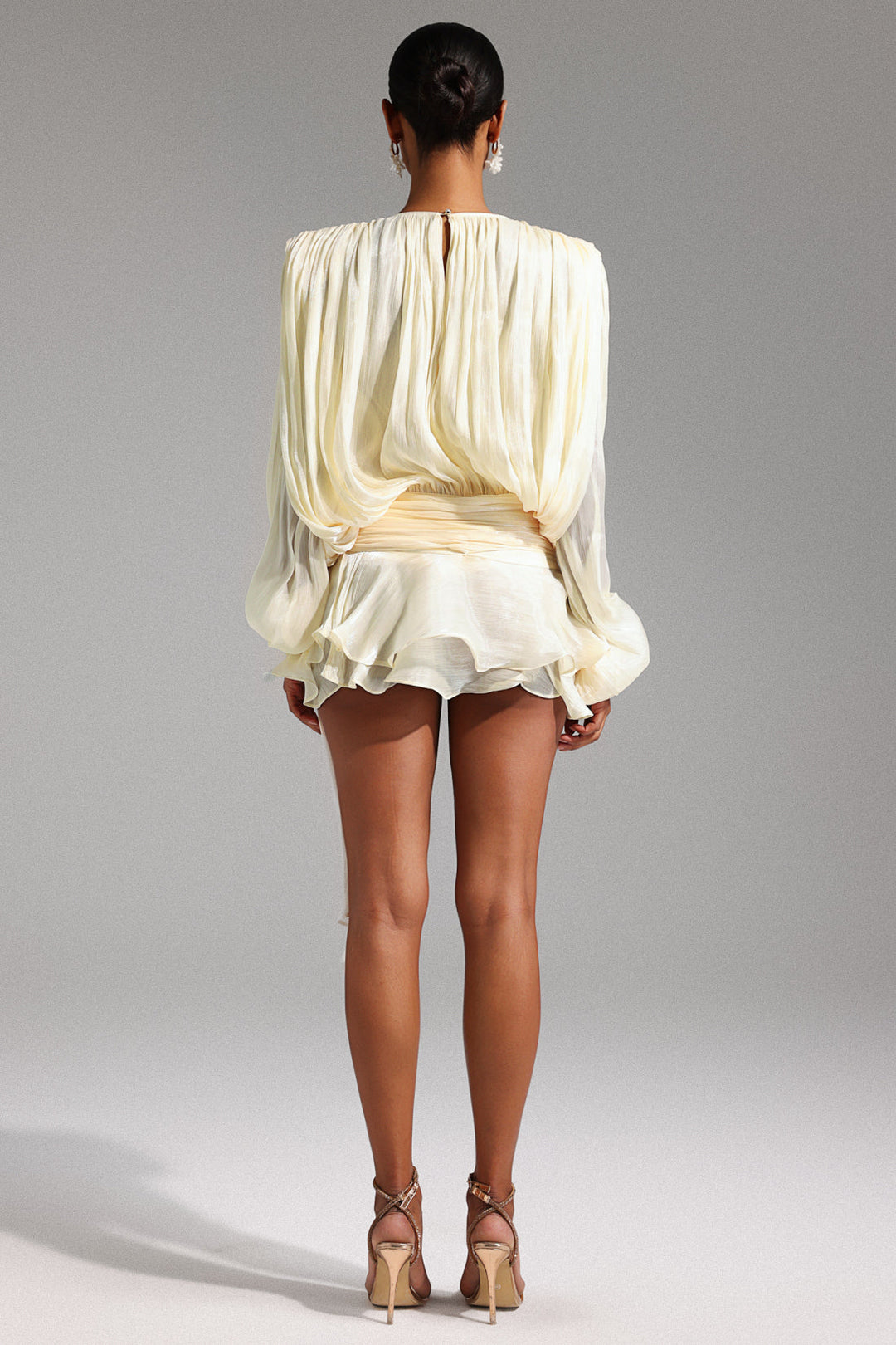 Dekia short dress with openwork ruffles and long sleeves