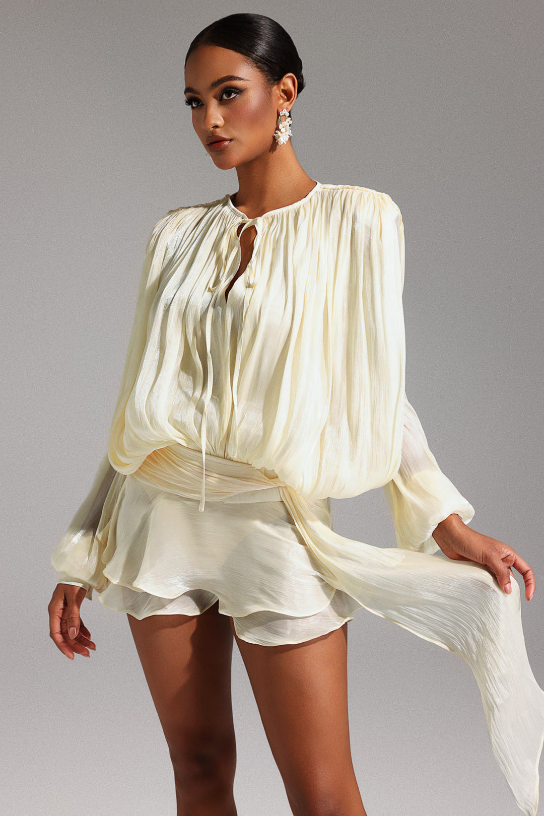 Dekia short dress with openwork ruffles and long sleeves