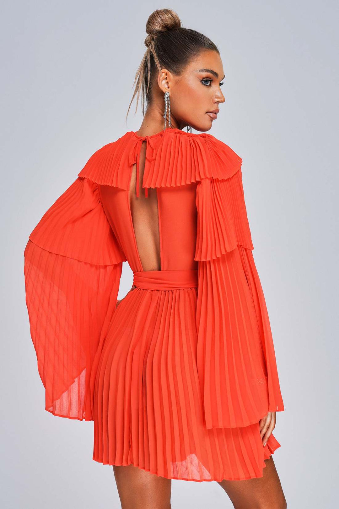 Dekia short dress with openwork ruffles and long sleeves